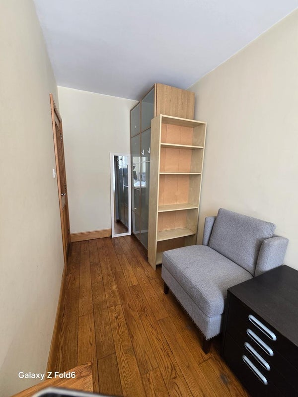 Room Calthorpe Street in Greater London