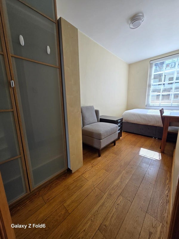 Room Calthorpe Street in Greater London