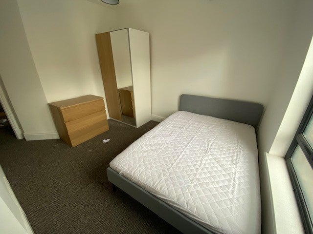 Flat Wilmslow Road in Manchester
