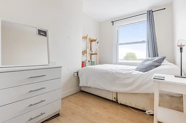 Flat Alpha Street in Greater London