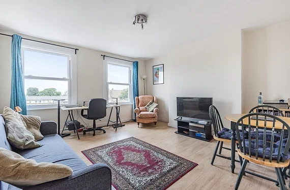 Flat Alpha Street in Greater London