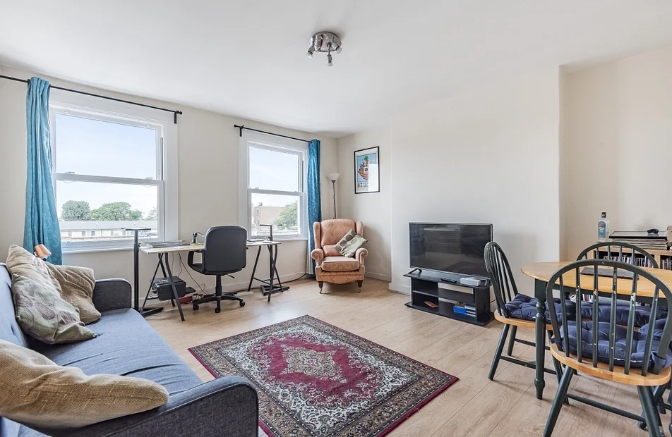 Flat Alpha Street in Greater London