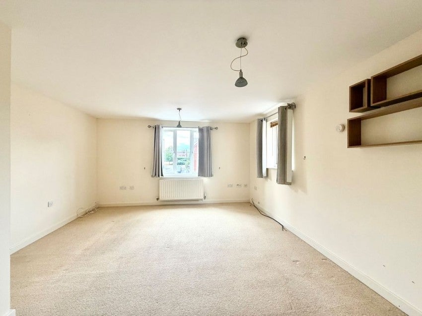 Flat Minnow Close in Calne