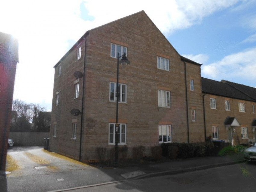 Flat Minnow Close in Calne