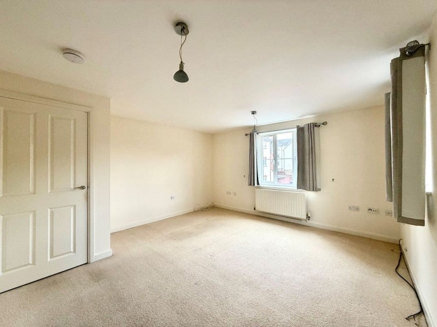 Flat Minnow Close in Calne