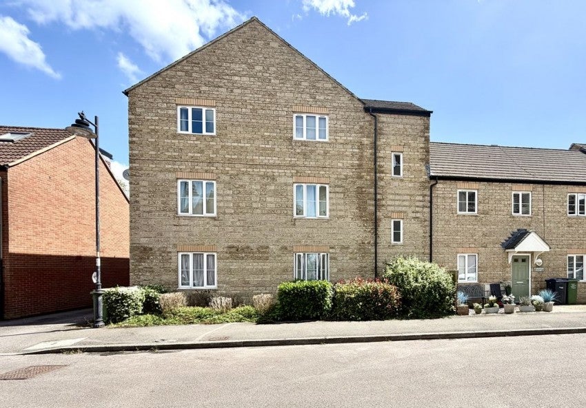 Flat Minnow Close in Calne