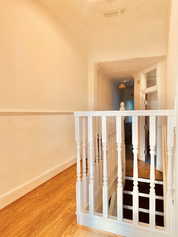 Room Shrewsbury Road in Greater London