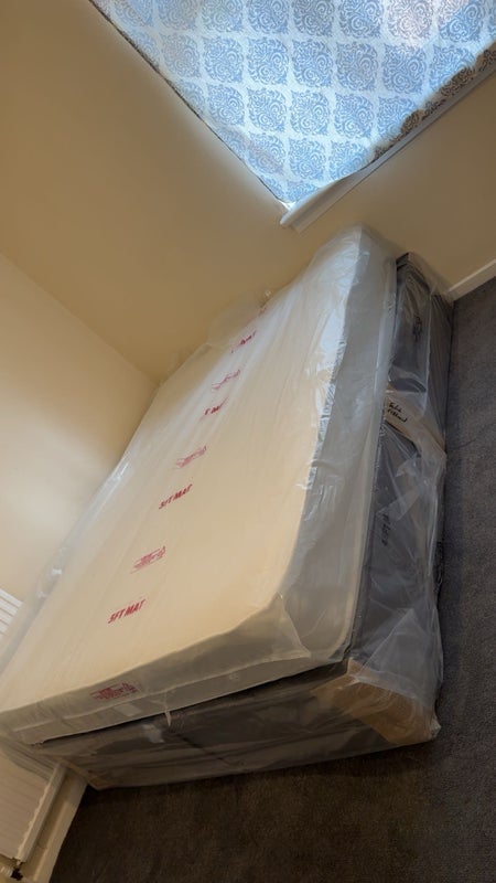 Room Stoneycroft Close in Greater London