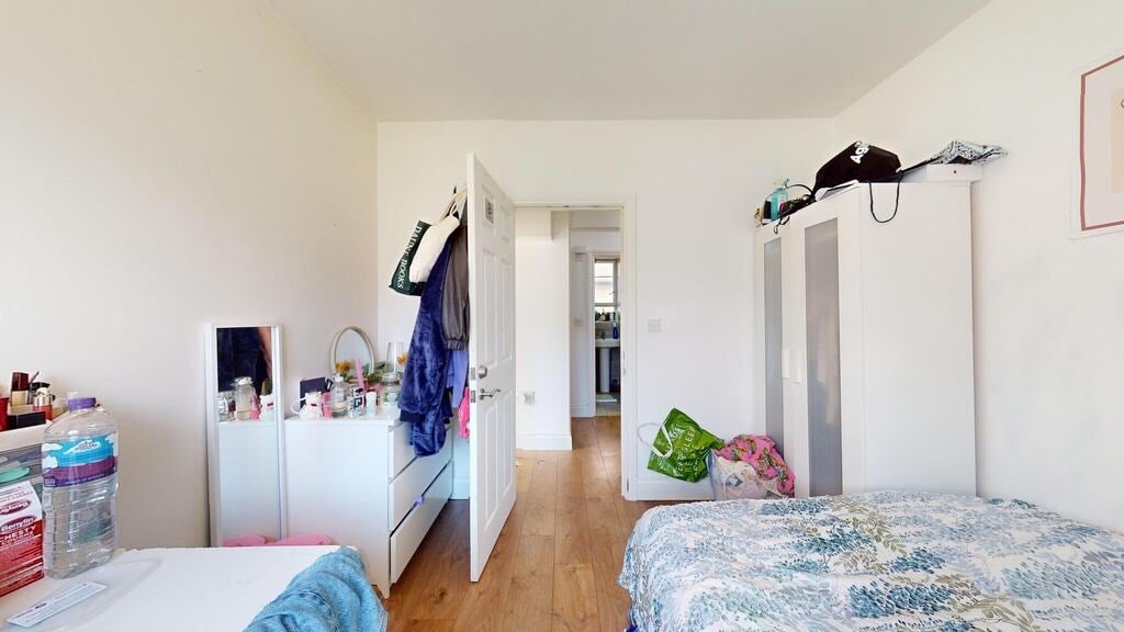 Flat India Way in Greater London