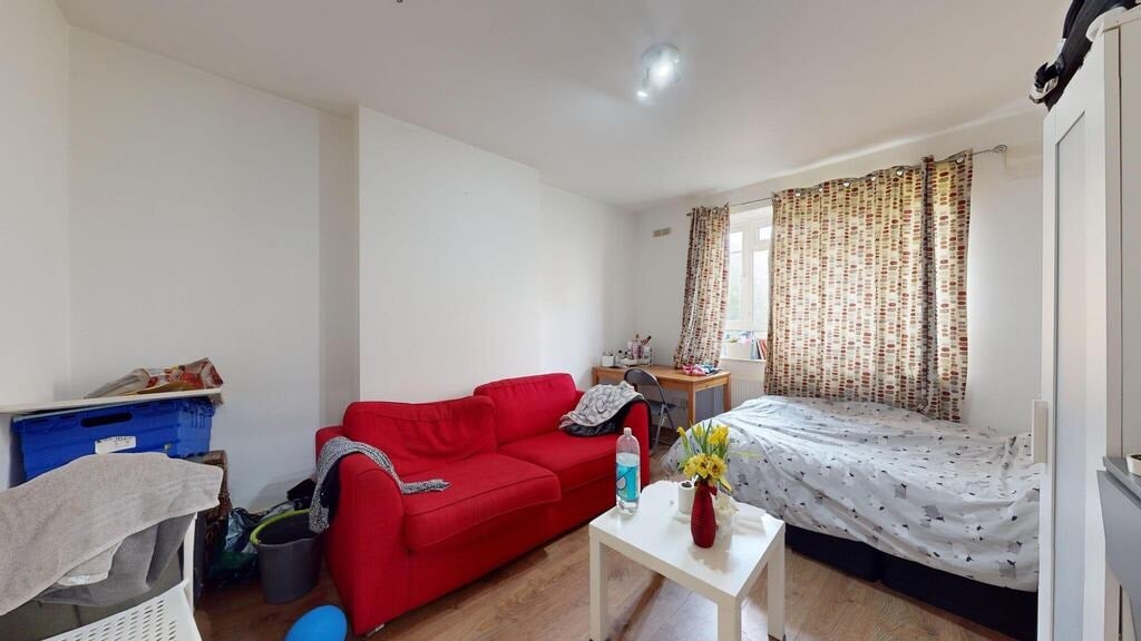 Flat India Way in Greater London