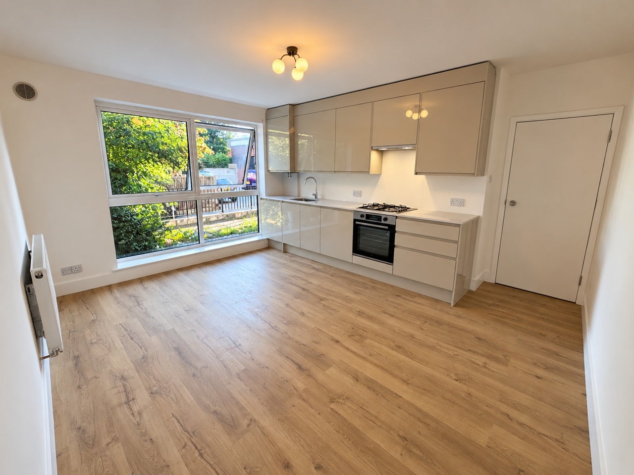 Flat Talbot Road in Greater London
