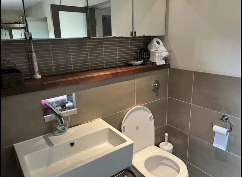Room Ellesmere Road in Greater London