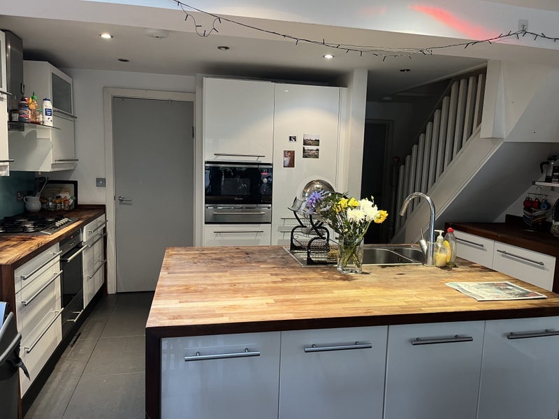 Room Ellesmere Road in Greater London