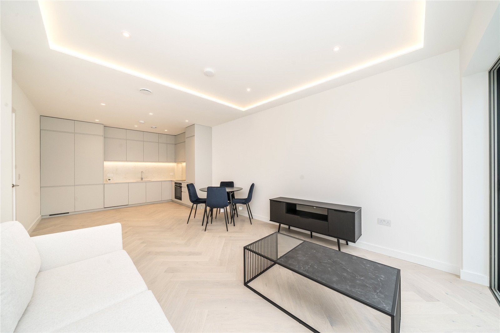 Flat Aveline Street in Greater London