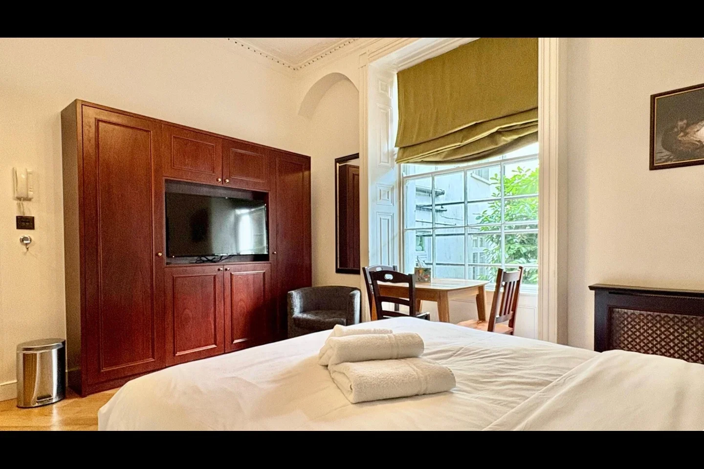 Flat Cartwright Gardens in Greater London