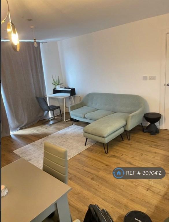 Room Crossways Boulevard in Dartford