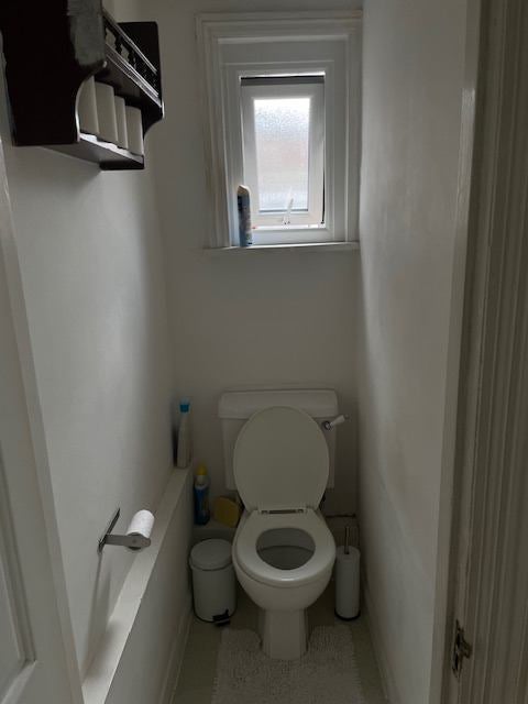 Room Chapter Road in Greater London