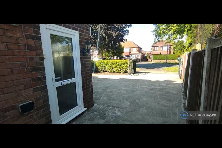 House Woodhouse Lane East in Trafford
