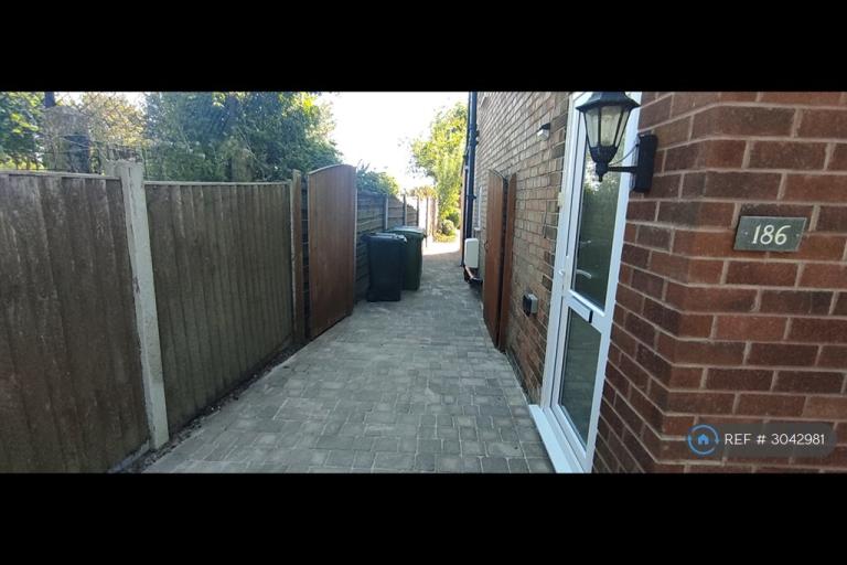 House Woodhouse Lane East in Trafford