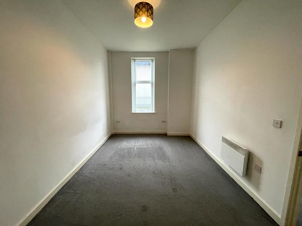 Flat Vicarage Farm Road in Peterborough