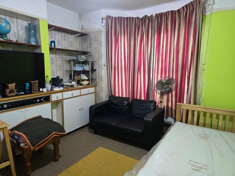 Room Upton Park Road in Greater London