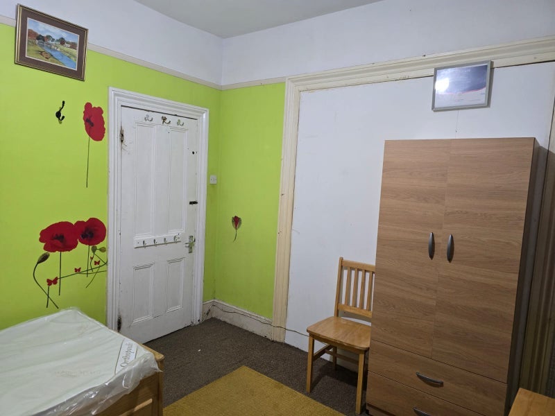 Room Upton Park Road in Greater London