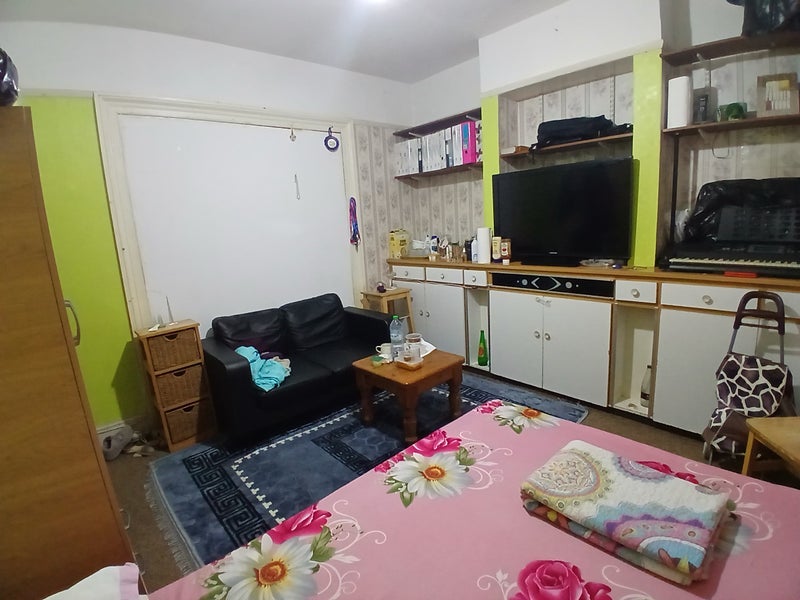 Room Upton Park Road in Greater London