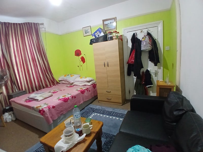 Room Upton Park Road in Greater London