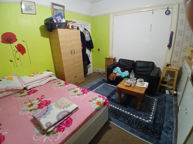 Room Upton Park Road in Greater London