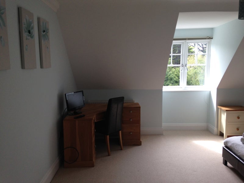 Room Canford Cliffs Road in Poole
