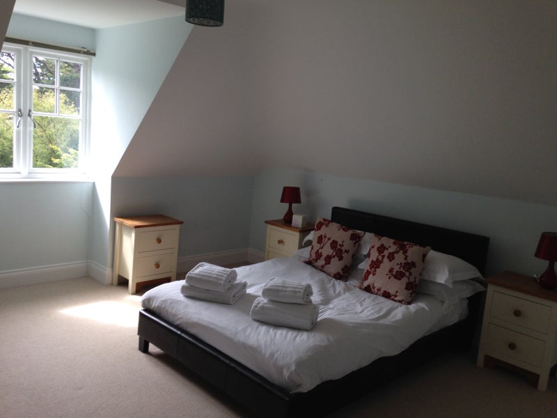 Room Canford Cliffs Road in Poole