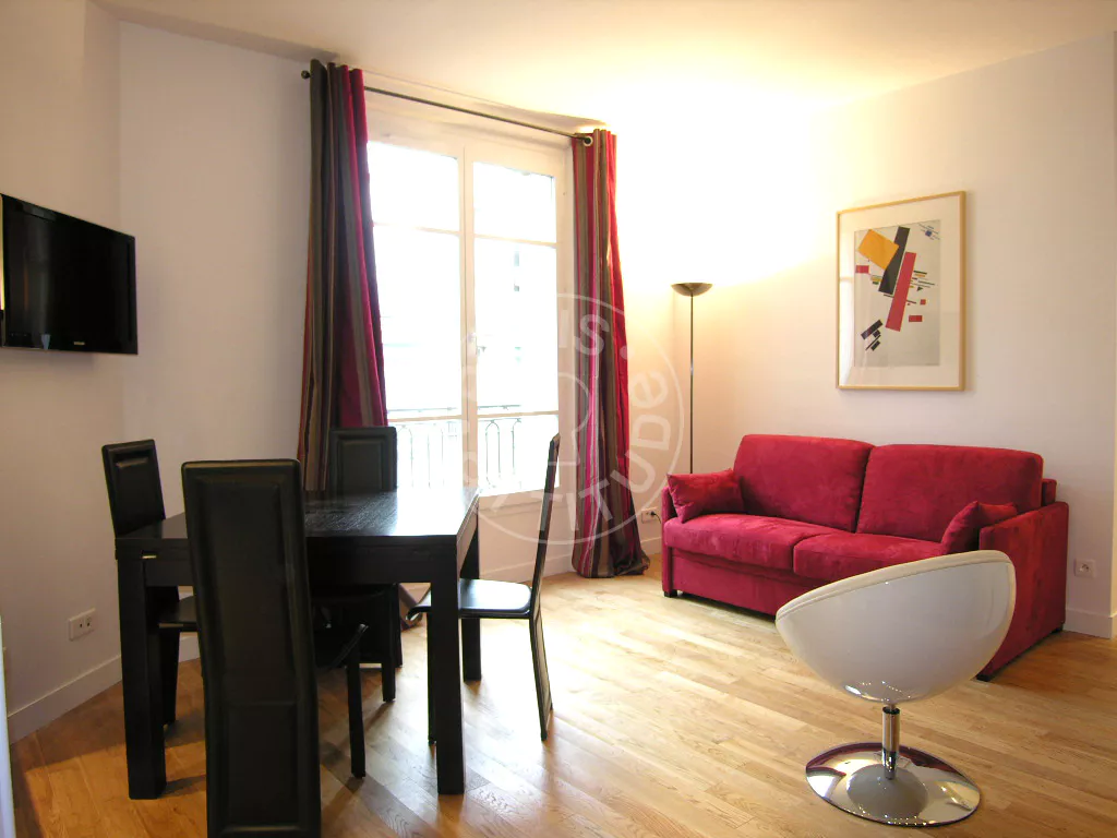 Flat Rue Albert de Lapparent in Paris