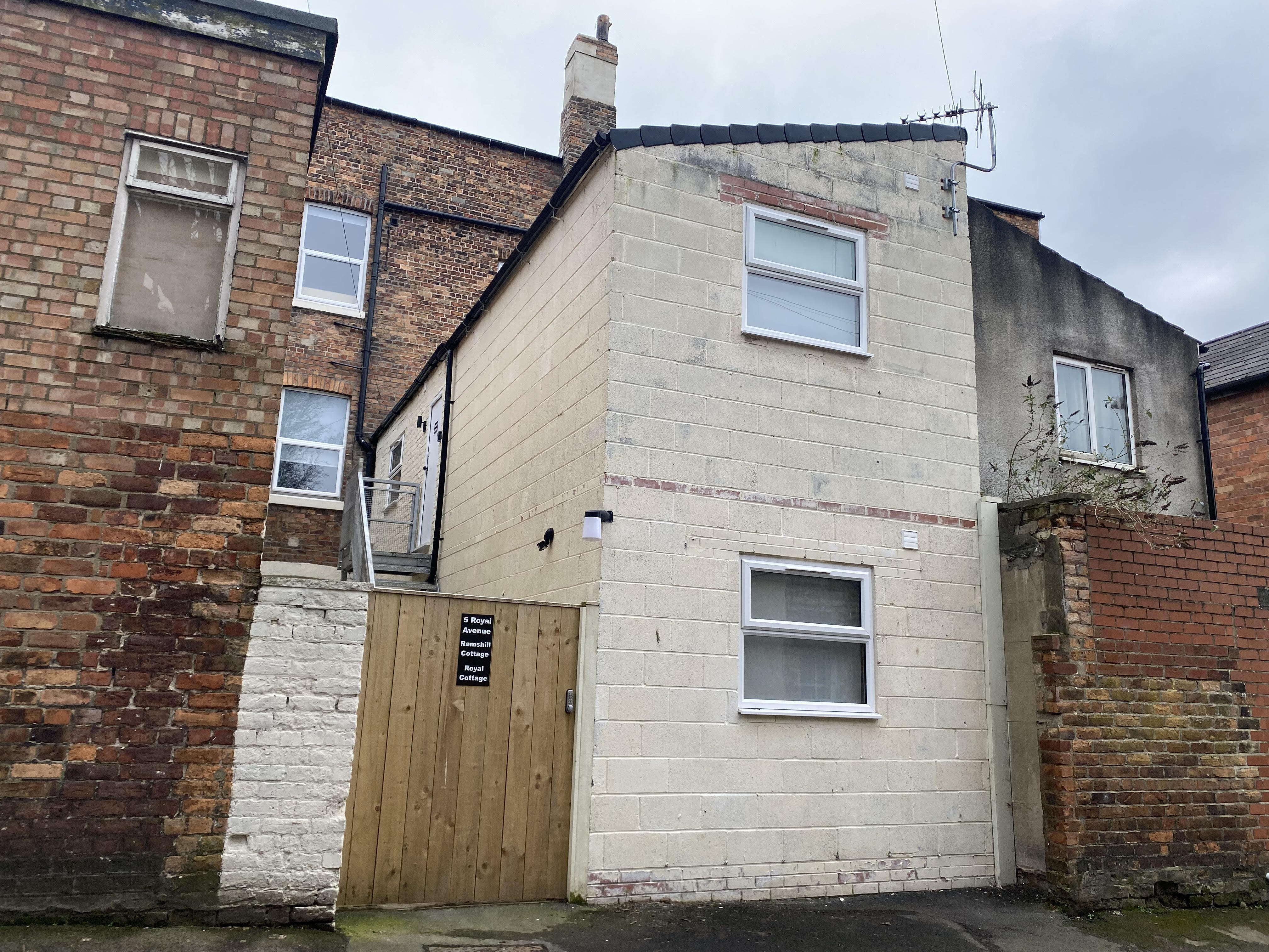 Flat Royal Avenue in Scarborough