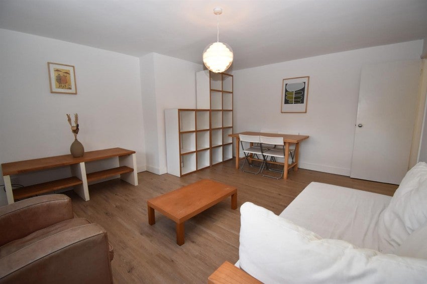 Flat Willes Road in Royal Leamington Spa