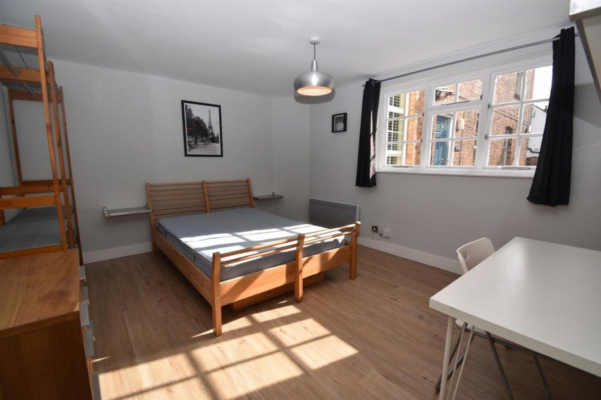Flat Willes Road in Royal Leamington Spa