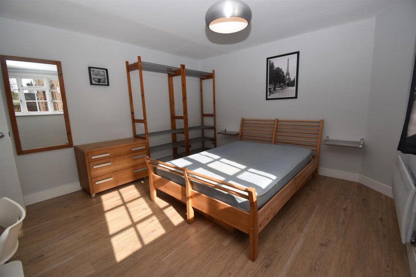 Flat Willes Road in Royal Leamington Spa