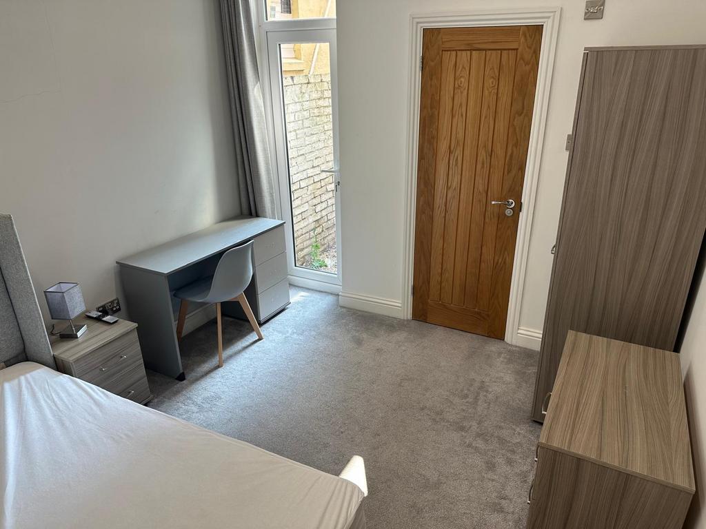 Room Stubbington Avenue in Portsmouth