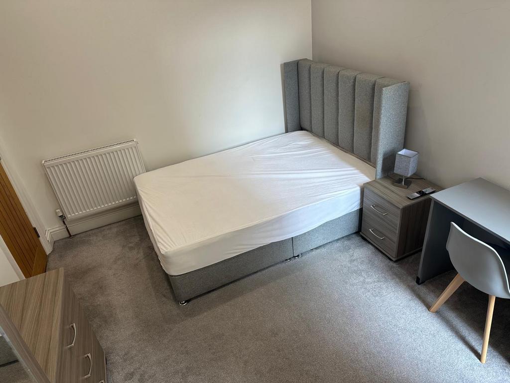 Room Stubbington Avenue in Portsmouth