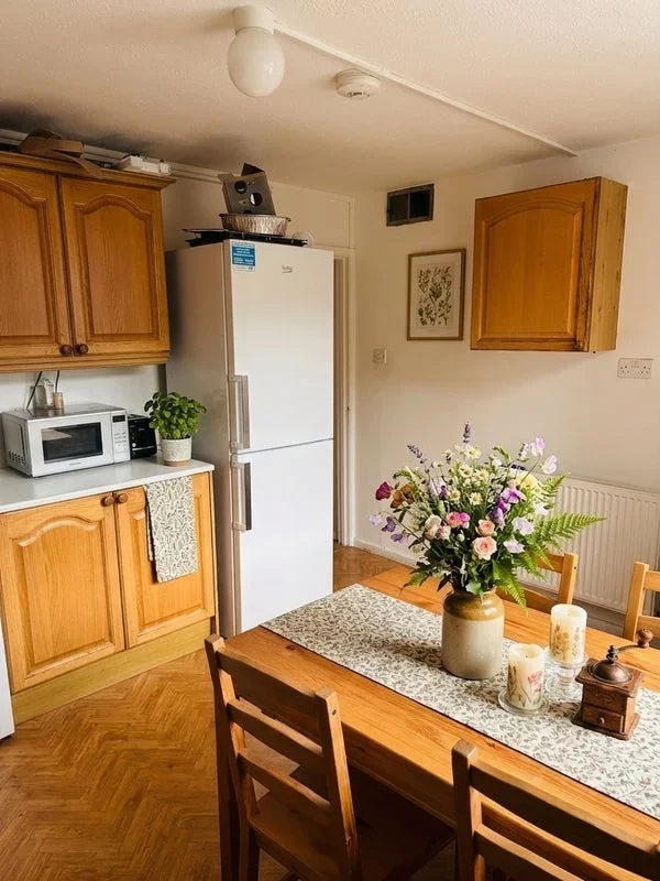 Room Lough Road in Greater London