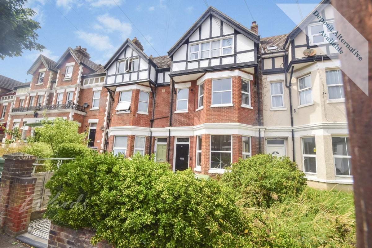 Flat Connaught Road in Folkestone and Hythe District