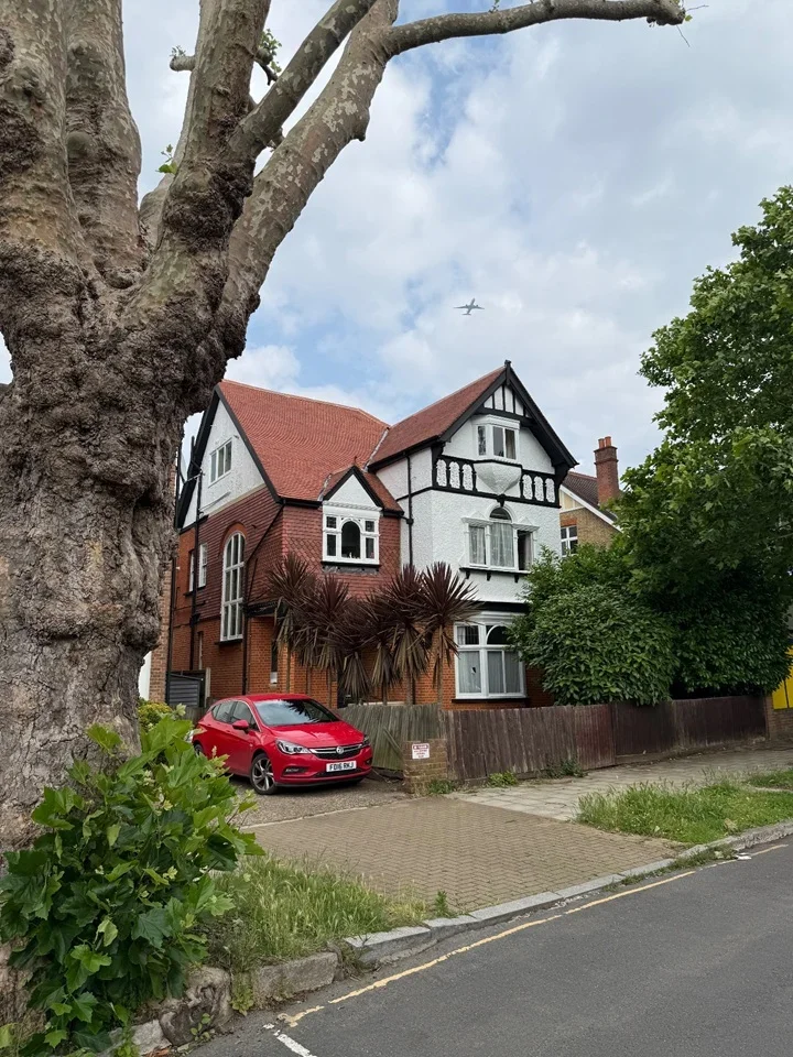 Flat Spencer Road in Greater London