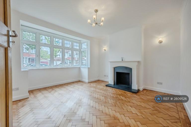 House Oak Avenue in Greater London