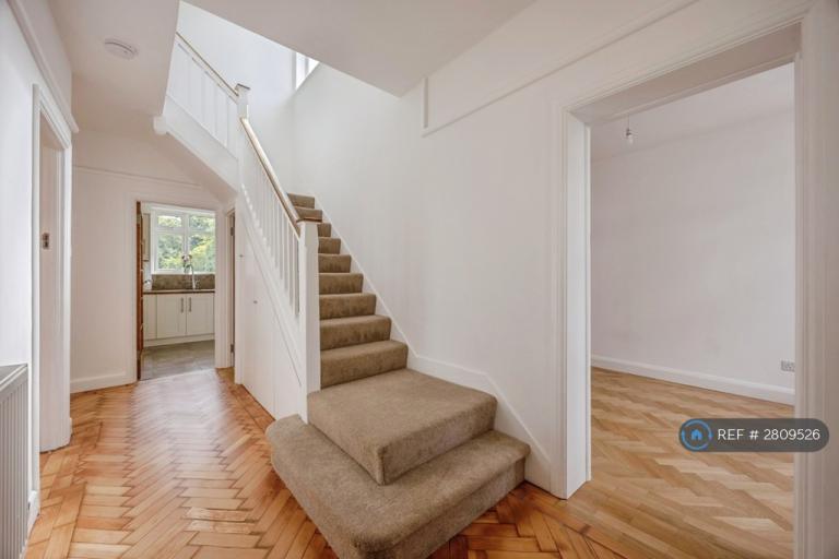 House Oak Avenue in Greater London