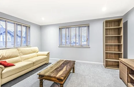 Flat Desborough Avenue in High Wycombe