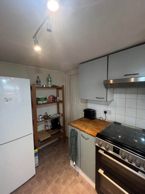 Room Kimberley Road in Greater London