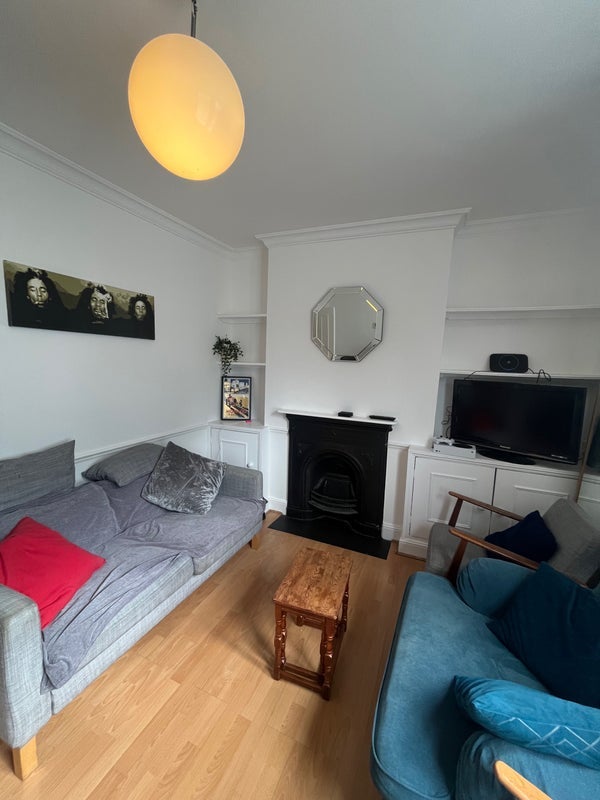 Room Kimberley Road in Greater London