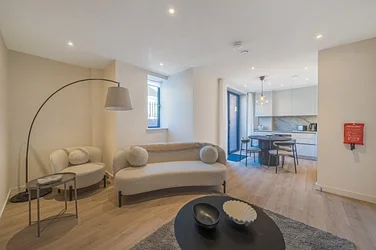 Flat Baldry Gardens in Greater London