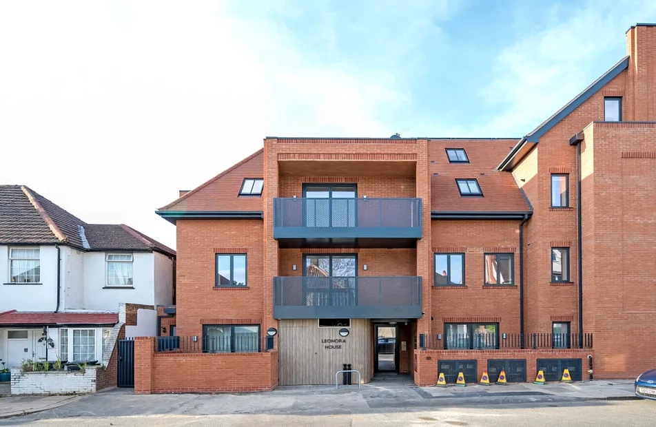 Flat Baldry Gardens in Greater London