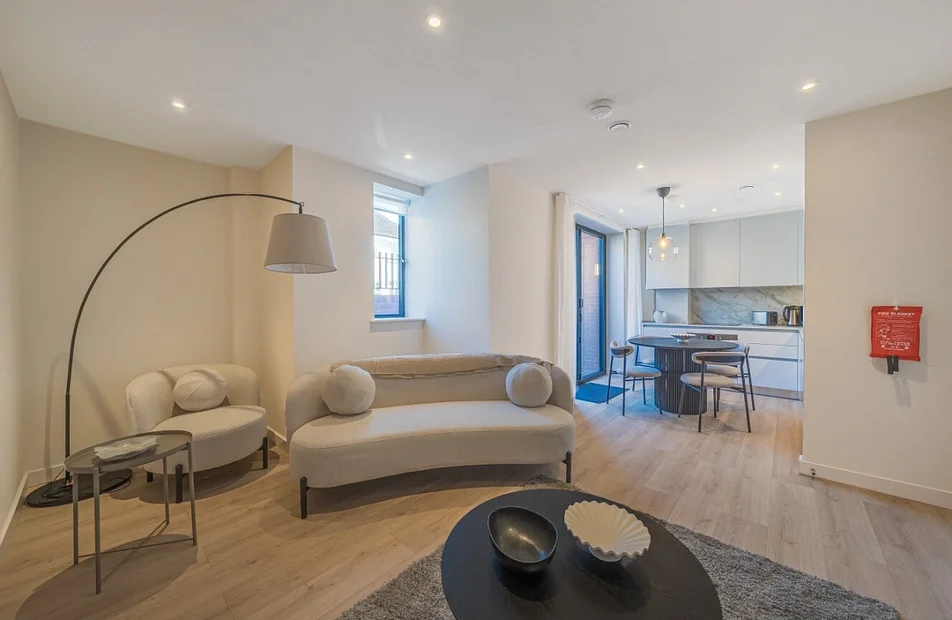 Flat Baldry Gardens in Greater London