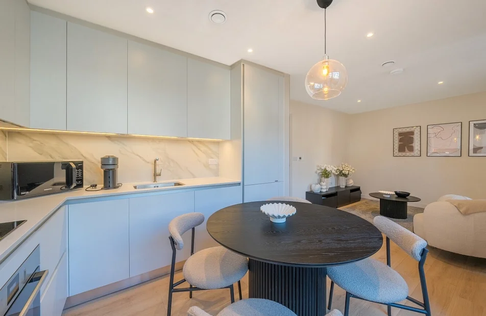 Flat Baldry Gardens in Greater London